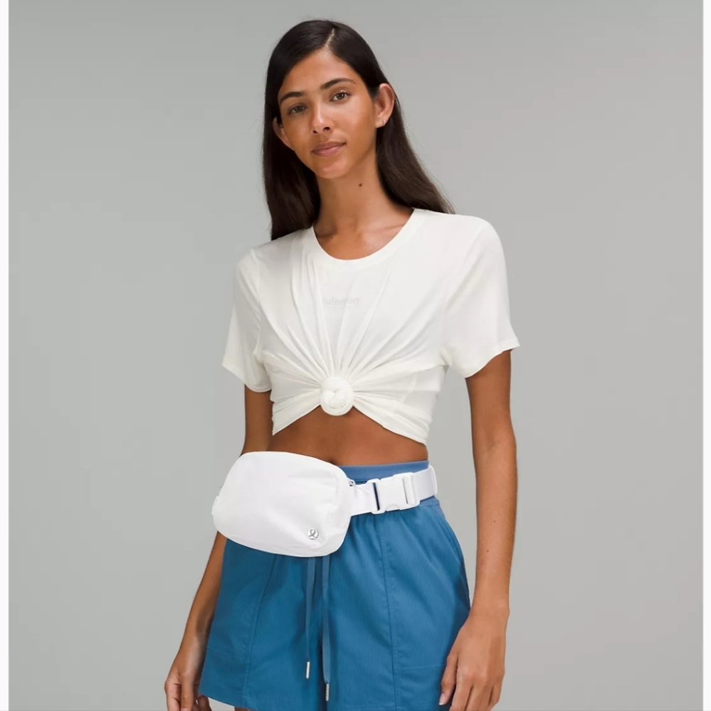 ๐๏ธ LULULEMON BELT BAG - WHITE - Picture 2 of 12